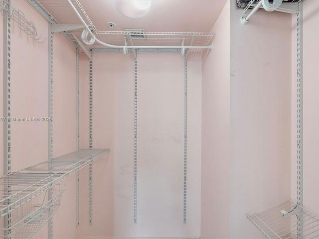 Apartment for sale  Unit #603 - photo 5717358