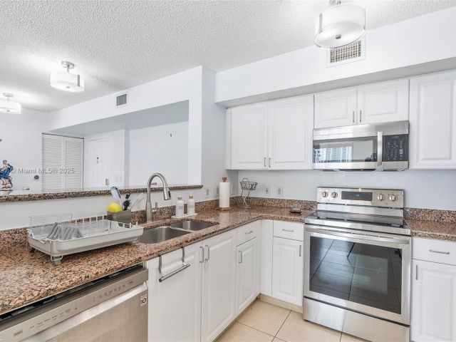 Apartment for sale  Unit #603 - photo 5717366