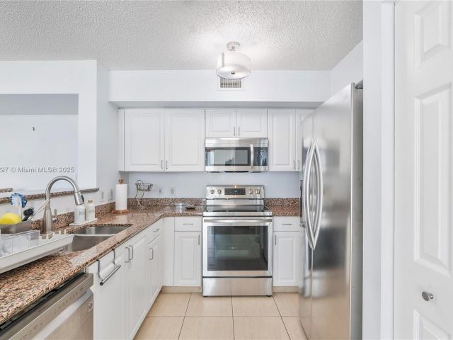 Apartment for sale  Unit #603 - photo 5717367