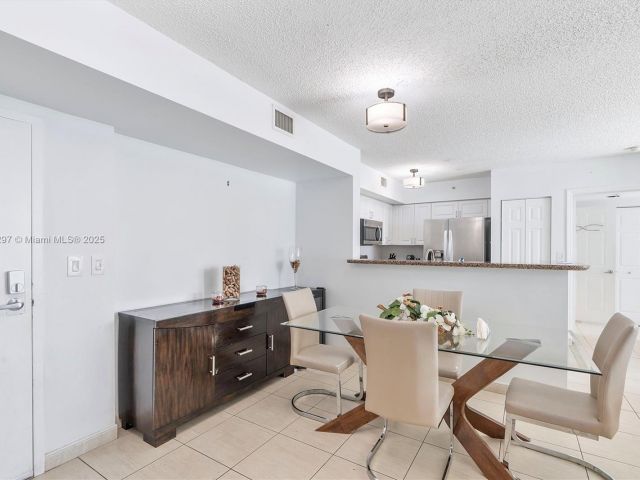 Apartment for sale  Unit #603 - photo 5717368