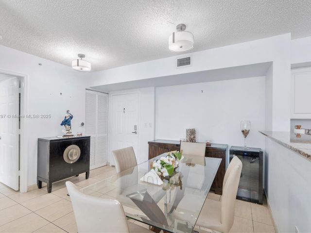 Apartment for sale  Unit #603 - photo 5717369