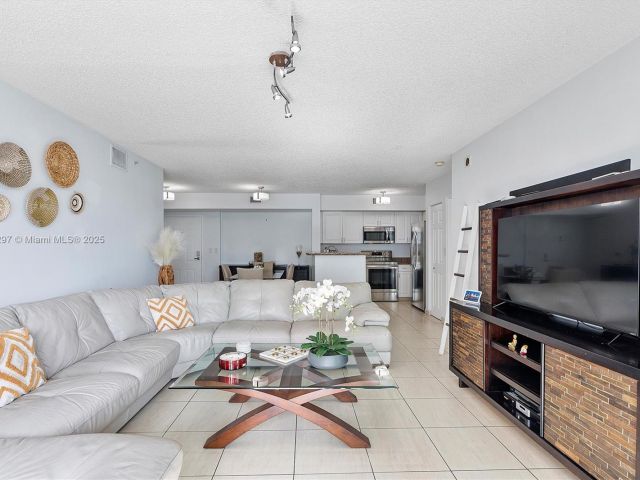 Apartment for sale  Unit #603 - photo 5717371