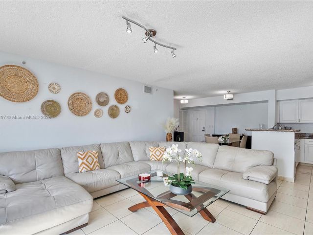 Apartment for sale  Unit #603 - photo 5717372