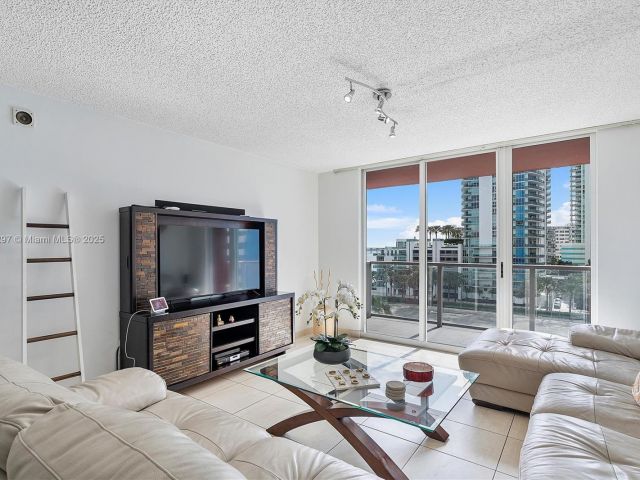 Apartment for sale  Unit #603 - photo 5717373