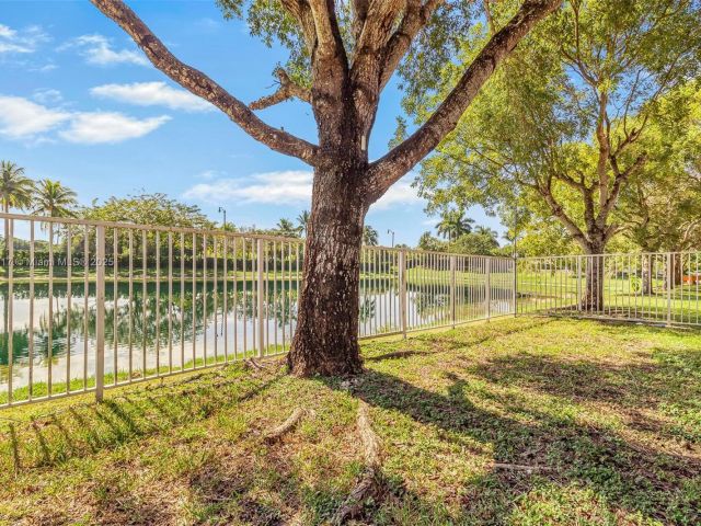 Home for sale at 3736 NE 9 CT - photo 5695231