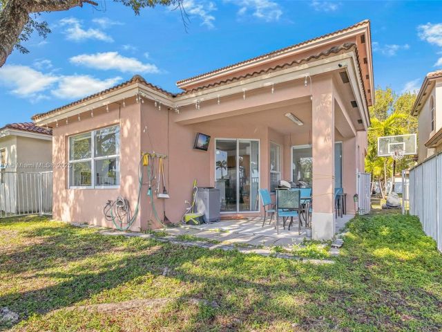 Home for sale at 3736 NE 9 CT - photo 5695232