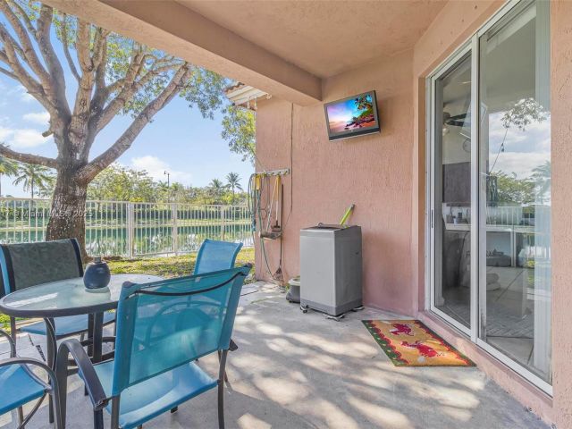 Home for sale at 3736 NE 9 CT - photo 5695233