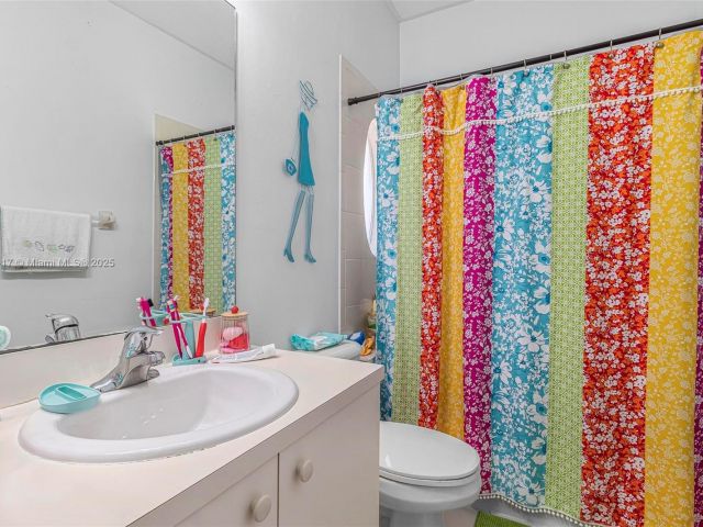 Home for sale at 3736 NE 9 CT - photo 5695234