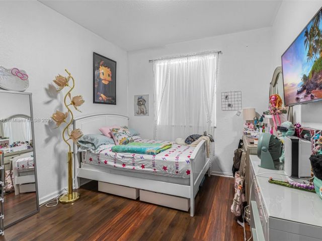 Home for sale at 3736 NE 9 CT - photo 5695236