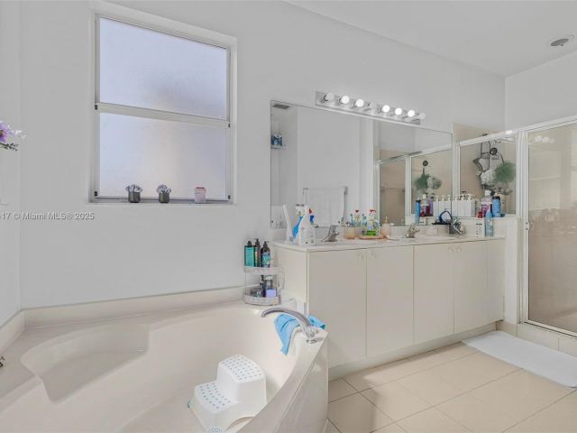 Home for sale at 3736 NE 9 CT - photo 5695237