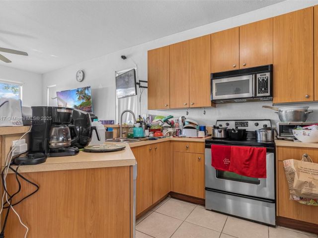 Home for sale at 3736 NE 9 CT - photo 5695242