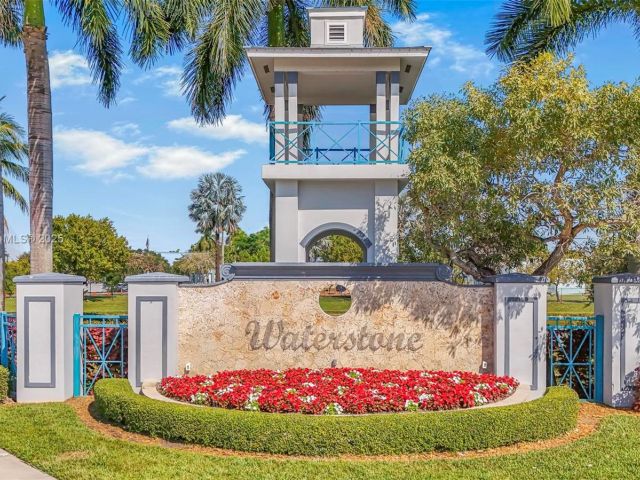 Home for sale at 3736 NE 9 CT - photo 5695249