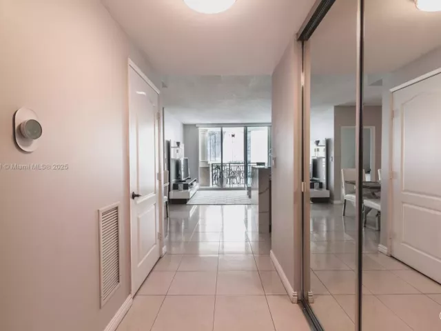 Apartment for rent  Unit #603 - photo 5671997