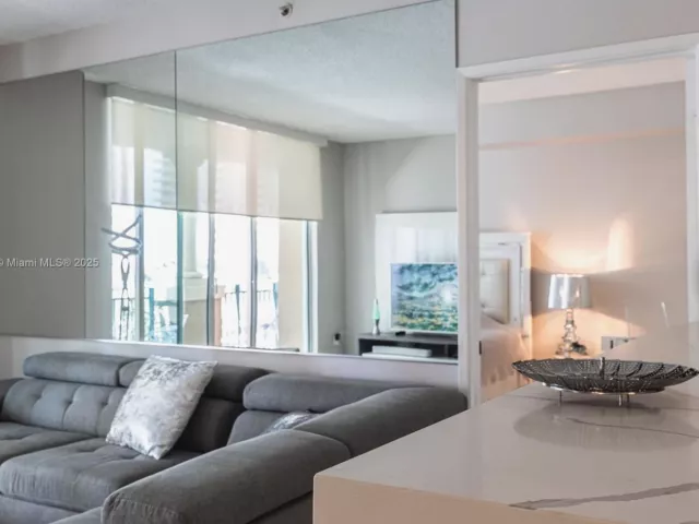 Apartment for rent  Unit #603 - photo 5672006