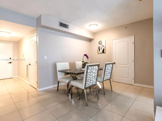 Apartment for rent  Unit #603 - photo 5671990