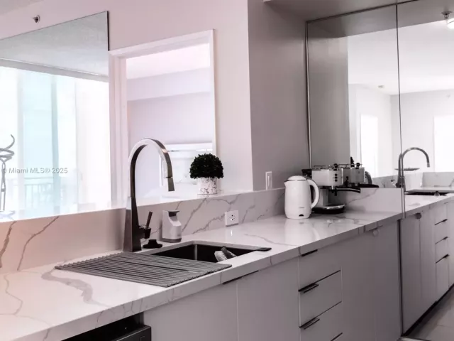 Apartment for rent  Unit #603 - photo 5671995