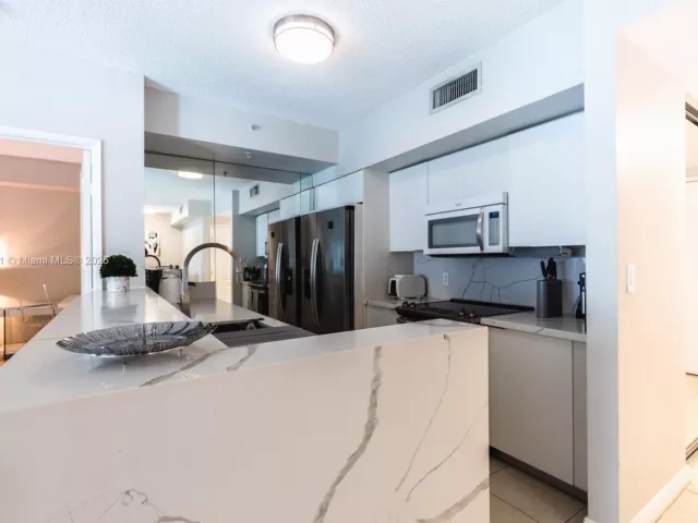 Apartment for rent  Unit #603 - photo 5671996