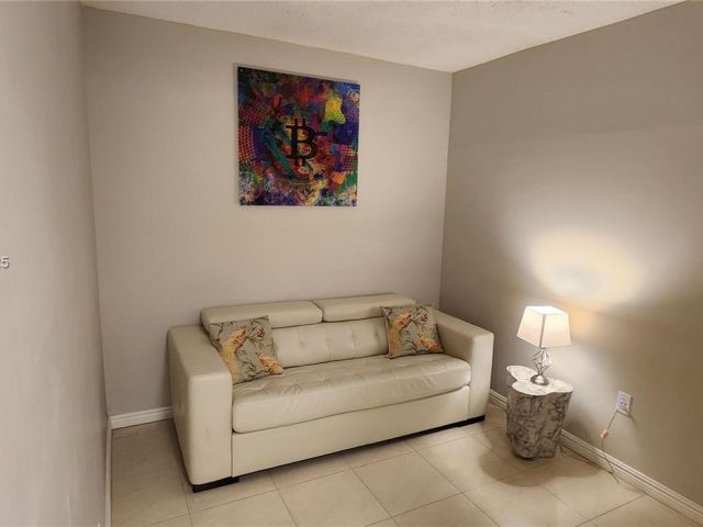 Apartment for rent  Unit #603 - photo 5671989