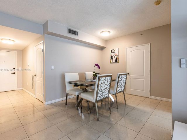 Apartment for rent  Unit #603 - photo 5671990