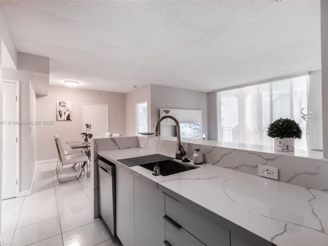 Apartment for rent  Unit #603 - photo 5671994