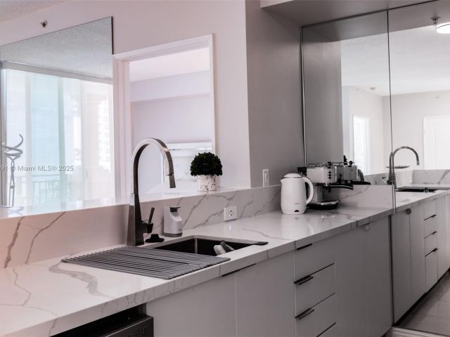 Apartment for rent  Unit #603 - photo 5671995