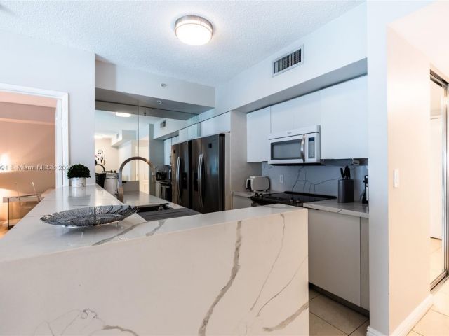 Apartment for rent  Unit #603 - photo 5671996