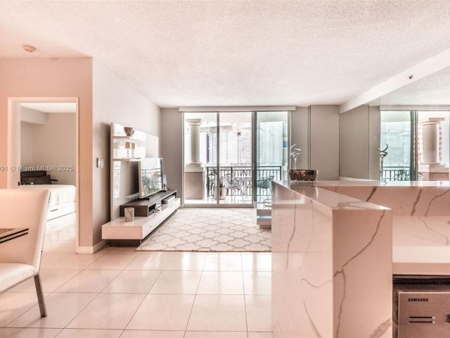 Apartment for rent  Unit #603 - photo 5671998