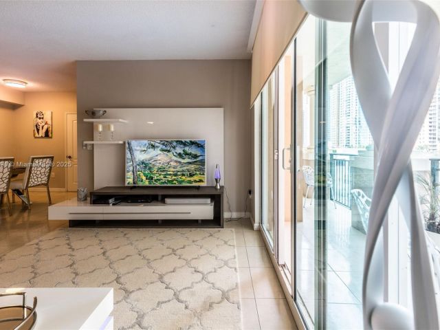 Apartment for rent  Unit #603 - photo 5672001