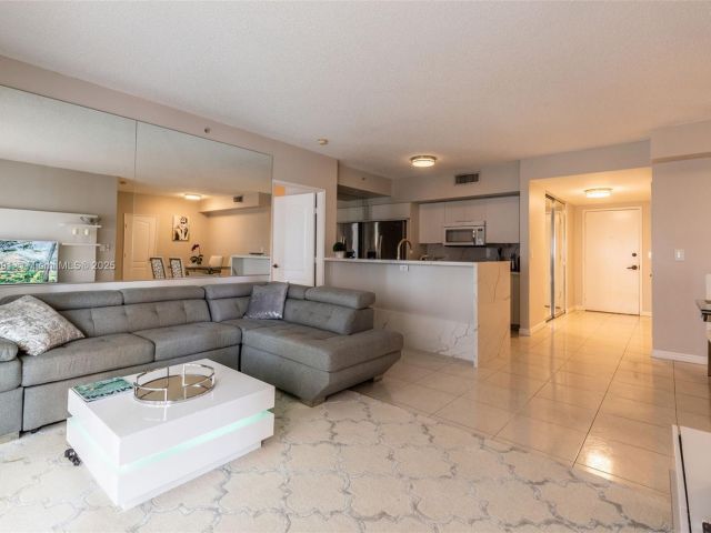 Apartment for rent  Unit #603 - photo 5672002