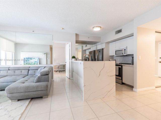 Apartment for rent  Unit #603 - photo 5672003