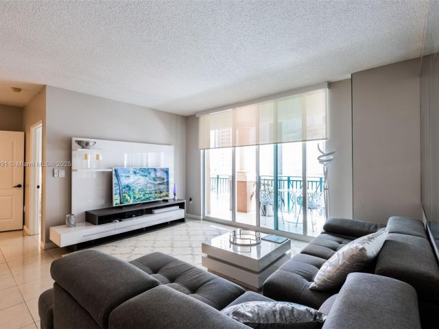 Apartment for rent  Unit #603 - photo 5672005