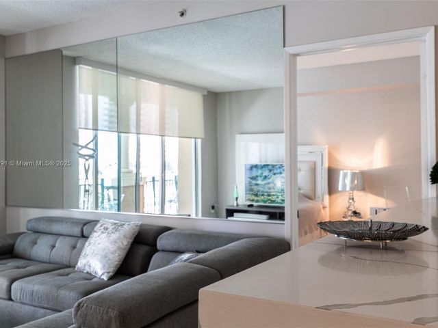 Apartment for rent  Unit #603 - photo 5672006