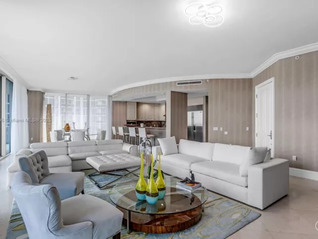 2-bedroom condo for rent in Bal Harbour - 10295 Collins Ave 701 - MondialRealty