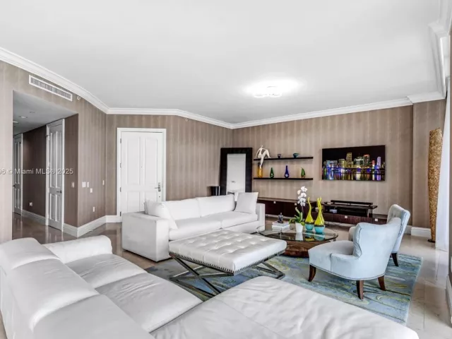 2-bedroom condo for rent in Bal Harbour - 10295 Collins Ave 701 - MondialRealty