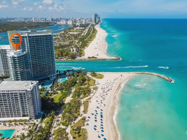 2-bedroom condo for rent in Bal Harbour - 10295 Collins Ave 701 - MondialRealty