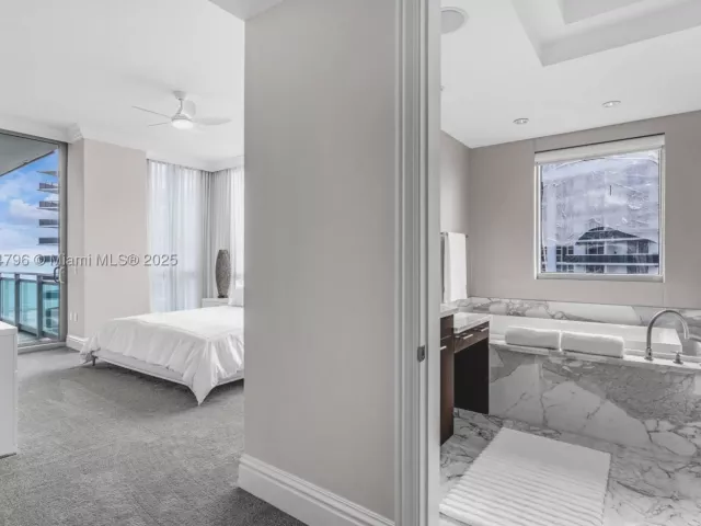 2-bedroom condo for rent in Bal Harbour - 10295 Collins Ave 701 - MondialRealty