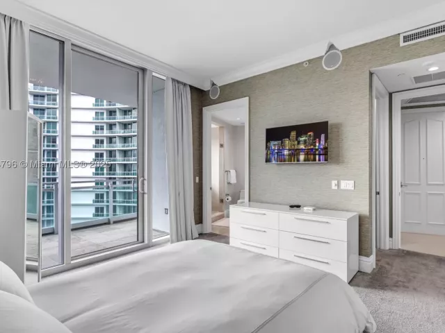 2-bedroom condo for rent in Bal Harbour - 10295 Collins Ave 701 - MondialRealty