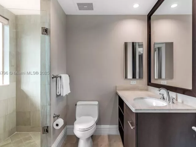 2-bedroom condo for rent in Bal Harbour - 10295 Collins Ave 701 - MondialRealty