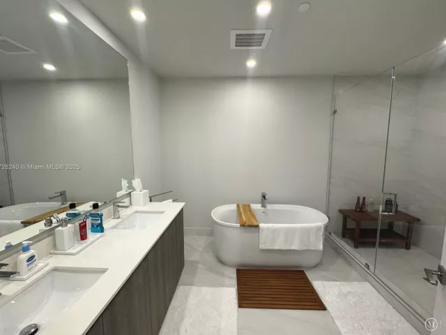 Apartment for rent  Unit #601 - photo 5602143