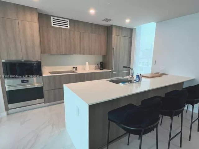 Apartment for rent  Unit #601 - photo 5602147