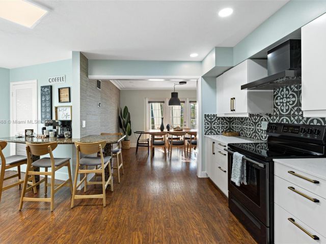 Home for rent at 2719 SE 11th St n/a - photo 5542882