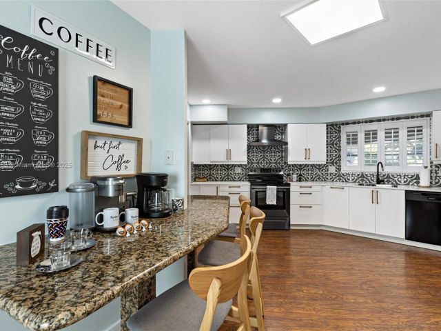 Home for rent at 2719 SE 11th St n/a - photo 5542883