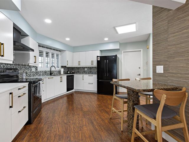 Home for rent at 2719 SE 11th St n/a - photo 5542884