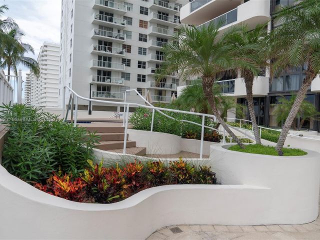 Apartment for sale  Unit #1604 - photo 5689167