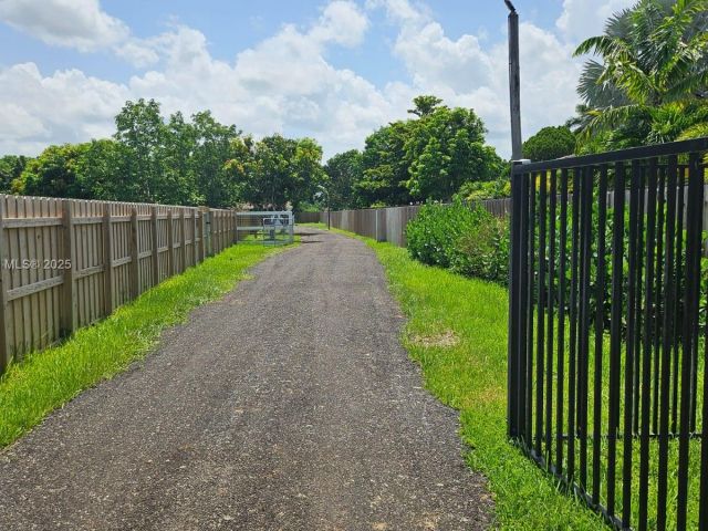 Home for sale at 16400 SW 173rd Ave - photo 6169098