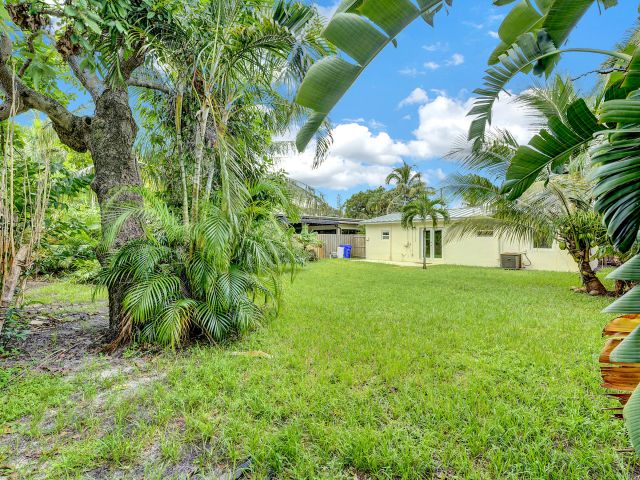 Home for sale at 820 NE 17th Street - photo 6801794