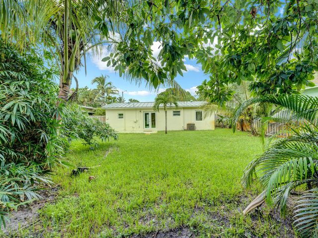 Home for sale at 820 NE 17th Street - photo 6801795