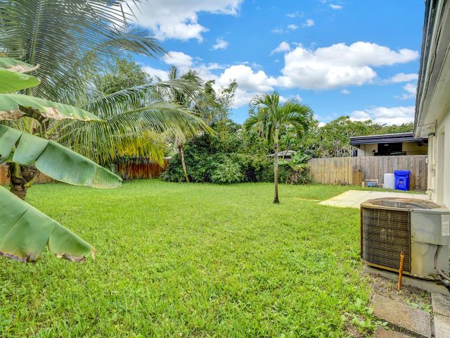 Home for sale at 820 NE 17th Street - photo 6801797