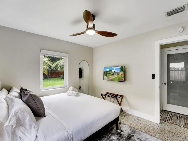 Home for sale at 820 NE 17th Street - photo 6801803