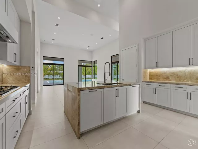 Home for sale at 12025 SW 46th St - photo 5603996